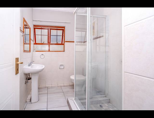 2 BEDROOM APARTMENT FOR SALE IN BRYANSTON
